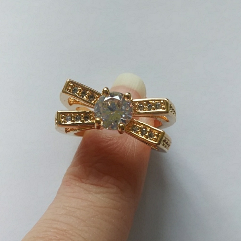 14k yellow gold white sapphire ring